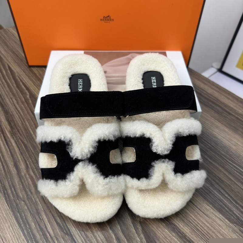 H**mes slippers